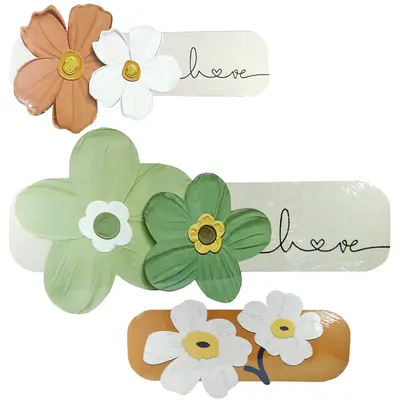 ENFEITE PLACA DE MADEIRA FLORES 60X29,7CM