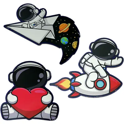 ENFEITE PLACA ASTRONAUTA DE MADEIRA MDF PARA PENDURAR 25X22CM