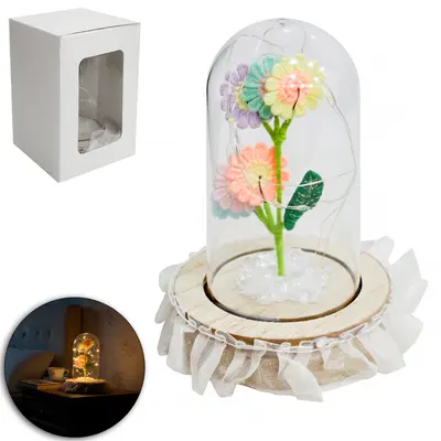 ENFEITE CUPULA COM FLOR PERMANENTE GIRASSOL DE CROCHE + MICRO LED E BASE MADEIRA MDF A BATERIA 14X10CM DE Ø