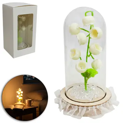 ENFEITE CUPULA COM FLOR PERMANENTE TULIPA DE CROCHE / PLASTICO + MICRO LED E BASE MADEIRA MDF A BATERIA