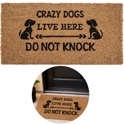 TAPETE CAPACHO DE PISO DE FIBRA RETANGULAR EMBORRACHADO SWEET HOME CRAZY DOGS LIVE HERE DO NOT KNOCK 60X33CM
