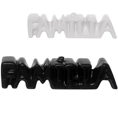 ENFEITE FAMILIA DE PORCELANA PRETO / BRANCO 13,5X3,5CM