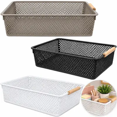 CESTO ORGANIZADOR DE PLASTICO RETANGULAR VAZADO COM ALCA DE MADEIRA 36,5X25X9CM