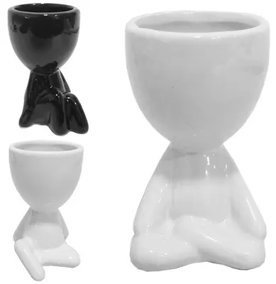 VASO DECORATIVO ROBERT PLANT SENTADO DE PORCELANA PRETO / BRANCO 12X8CM