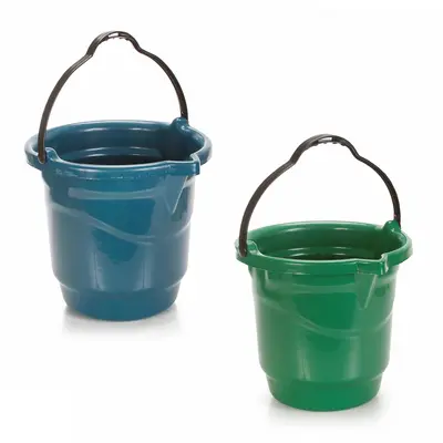 BALDE GRADUADO DE PLASTICO REDONDO COM BICO E ALCA 7L 24X26CM DE Ø
