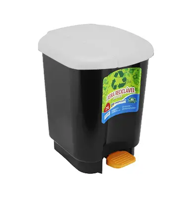 LIXEIRA COM PEDAL DE PLASTICO QUADRADA BLACK E TAMPA PRATA 21L