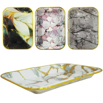 BANDEJA DE PLASTICO RETANGULAR COM BORDA DOURADA ESTAMPAS SORTIDAS 35X25X3CM