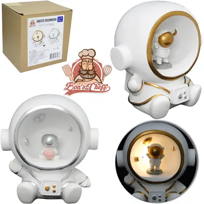 ABAJUR LUMINARIA DE LED ASTRONAUTA SENTADO DE RESINA A BATERIA 15X11CM