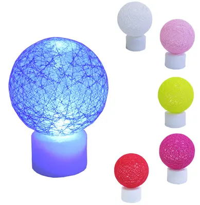 ENFEITE LUMINOSO BOLA DE PLASTICO COLORS A BATERIA 8X6,5CM DE Ø