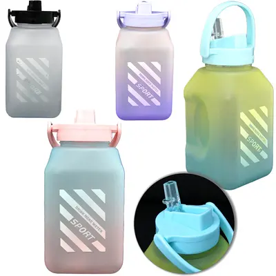 GARRAFA SQUEEZE DE PLASTICO AS EMBORRACHADO COM CANUDO + TAMPA FLIP TOP E ALCA 1000ML