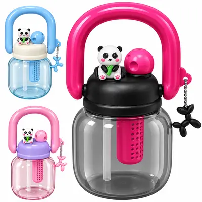 GARRAFA SQUEEZE DE PLASTICO PANDA COM CANUDO + INFUSOR + ALCA 850ML