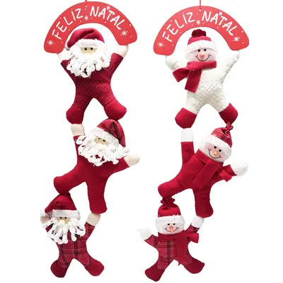 ENFEITE PENDURAR PLACA FELIZ NATAL COM 3 PAPAI NOEL / BONECO DE NEVE PELUCIA DE NATAL 71X24CM