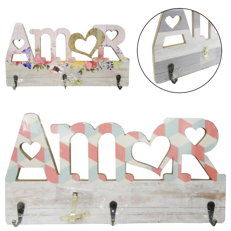 PORTA CHAVE DE MADEIRA AMOR COM 3 GANCHOS DE METAL 30X15CM