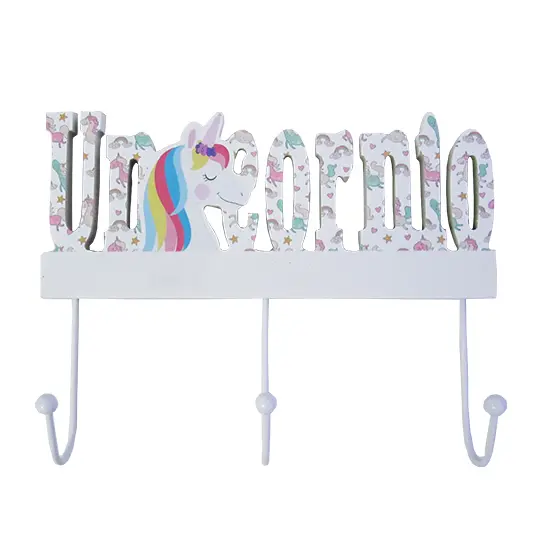 PORTA CHAVE / PANO DE MADEIRA UNICORNIO COM 3 GANCHOS DE METAL 23X18CM