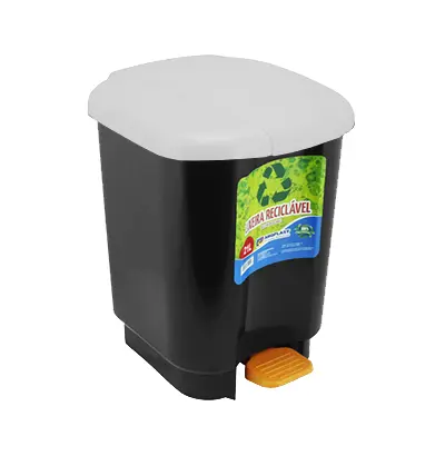 LIXEIRA COM PEDAL DE PLASTICO QUADRADA BLACK E TAMPA PRATA 21L