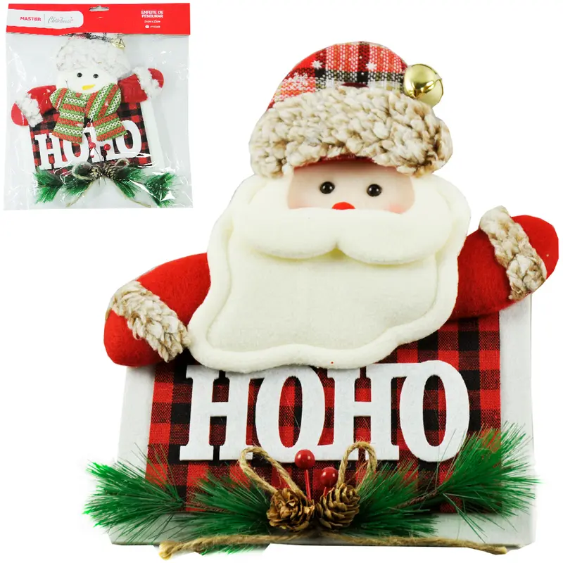 ENFEITE PENDURAR PAPAI NOEL / BONECO PLACA HO HO COM GUIZO E PINHAS DE NATAL 25X24CM